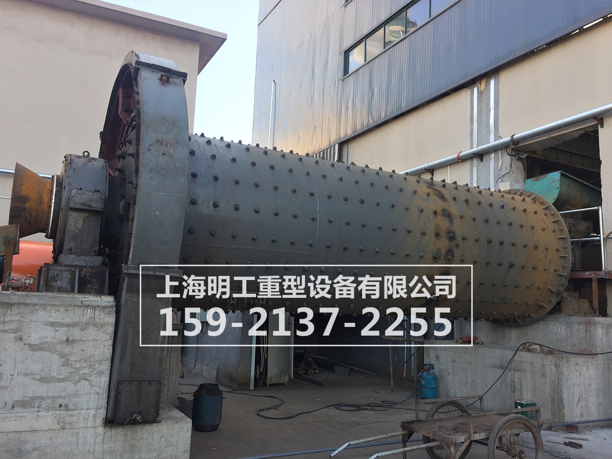 球磨機(jī)生產(chǎn)現(xiàn)場(chǎng)